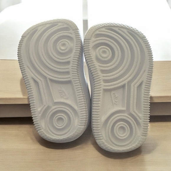 NIB Kids Toddler Nike Air Force 1 '18 Casual Shoes White 905220 100 Size… - Picture 4 of 9